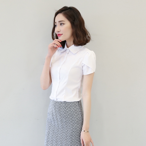 เสื้อเชิ้ตสีขาวผู้หญิง แขนสั้น ทรงสวย สไตล์เนี้ยบๆ ใส่ทำงาน ใส่เที่ยว แมทซ์กับกางเกง/กระโปรงได้