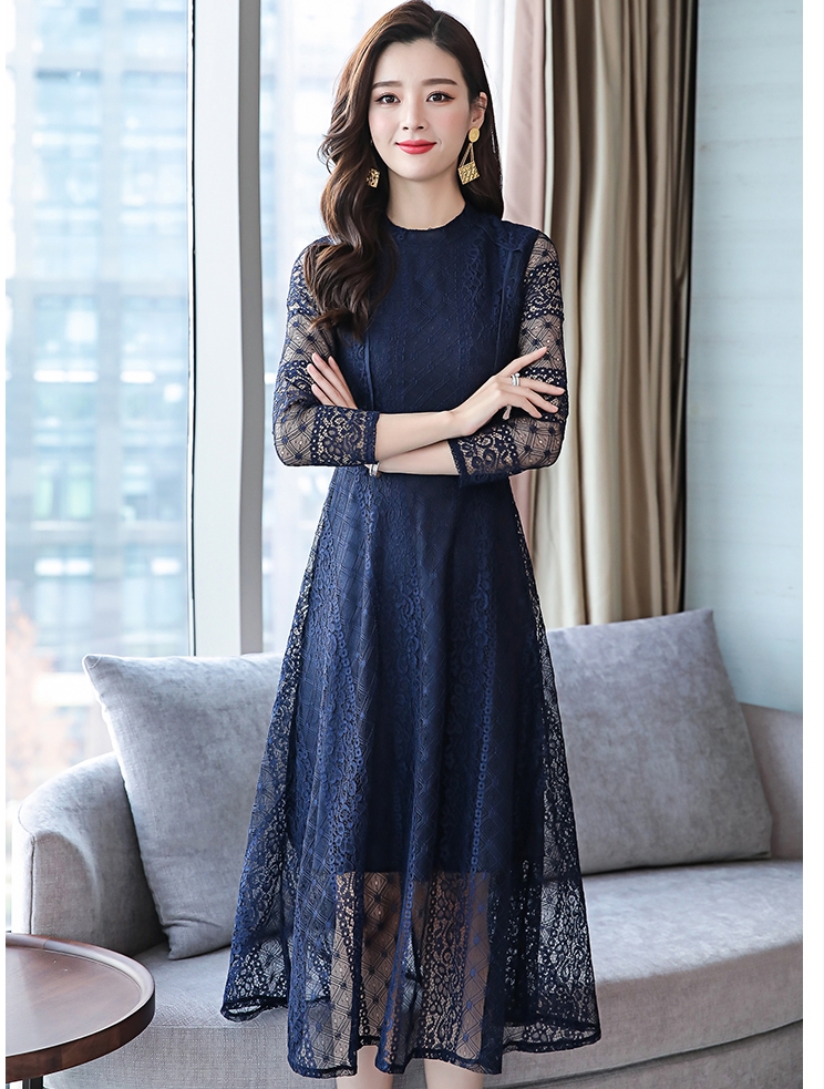 ชุดเดรสสั้นลูกไม้สีน้ำเงินกรมท่า แขนยาว กระโปรงยาวทรงบานคลุมเข่า