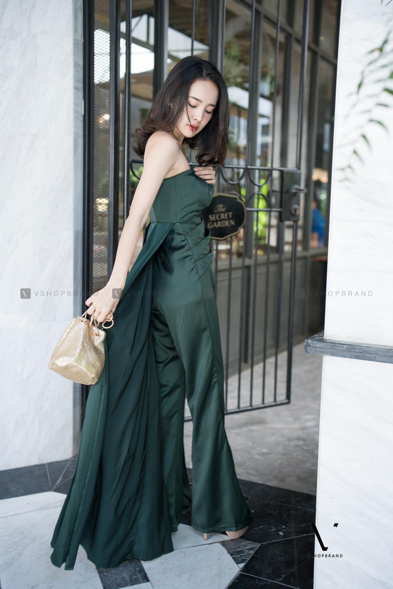 ชุดออกงานยาวสีเขียวมรกต แบบกางเกง เกาะอก กางเกงทรงบาบาน ลุคเรียบหรู สวยดูดีมากๆๆๆ