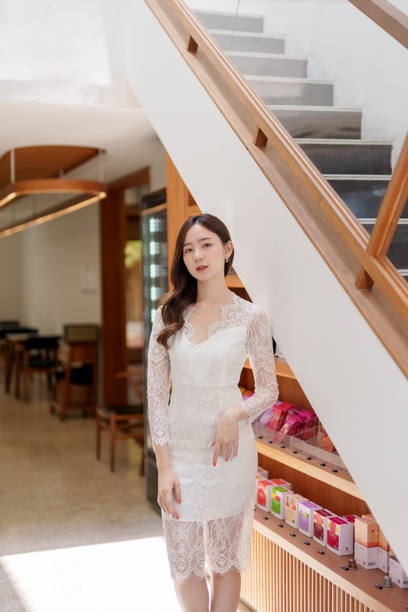 ชุดเดรสลูกไม้สีขาว เรียบหรู สวยดูดี ใส่ออกงาน ชุดไปงานแต่ง ชุดงานหมั้น ชุดมินิมอล