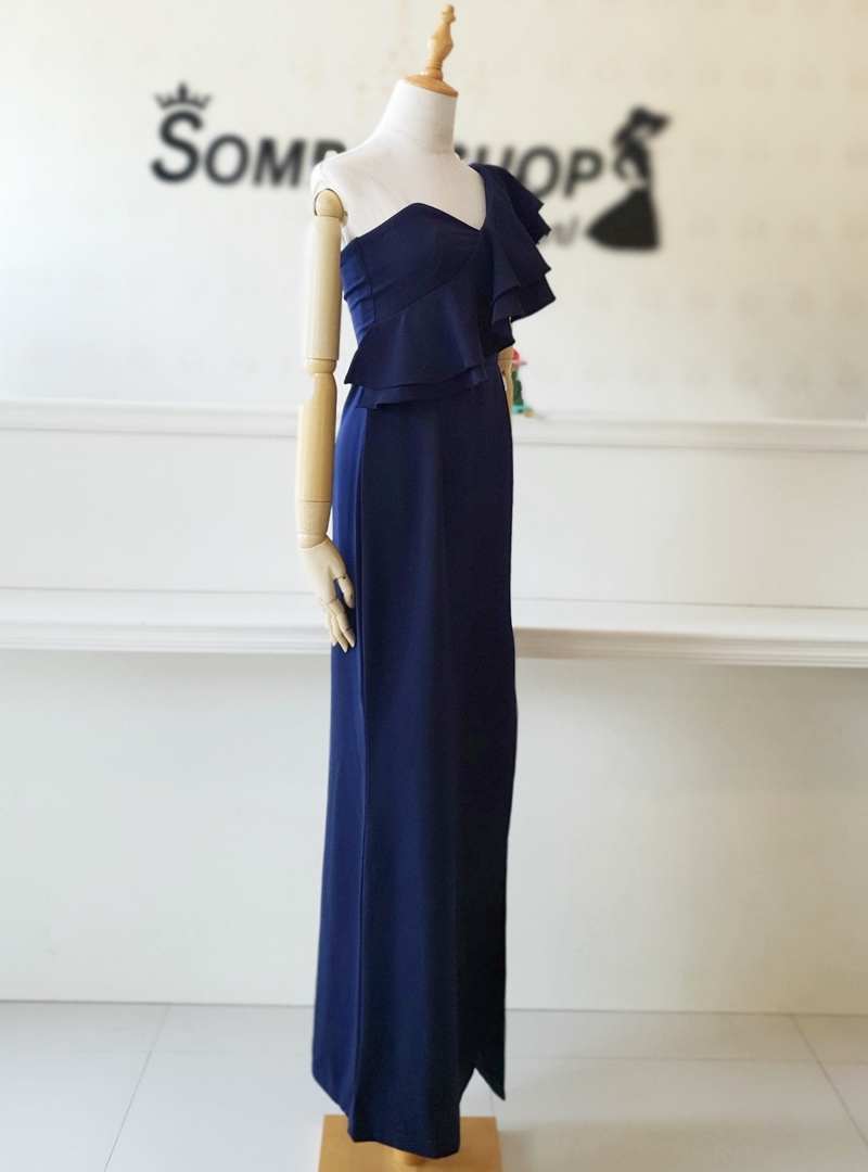 ชุดไปงานแต่งงานสีกรมท่า เดรสยาวไหล่เฉียงระบาย แบบสวยๆ เรียบหรูดูแพง ชุดราตรี ชุดไปงานแต่งงาน ชุดออกงาน