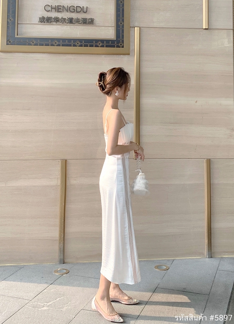 แม็กซี่เดรสยาวสีขาว สายเดี่ยว อกแต่งจีบ แบบสวย น่ารัก แฟชั่นชุดเดรสเที่ยวทะเล ใส่เดินเล่นริมทะเล ใส่ถ่ายรูปสวยๆ