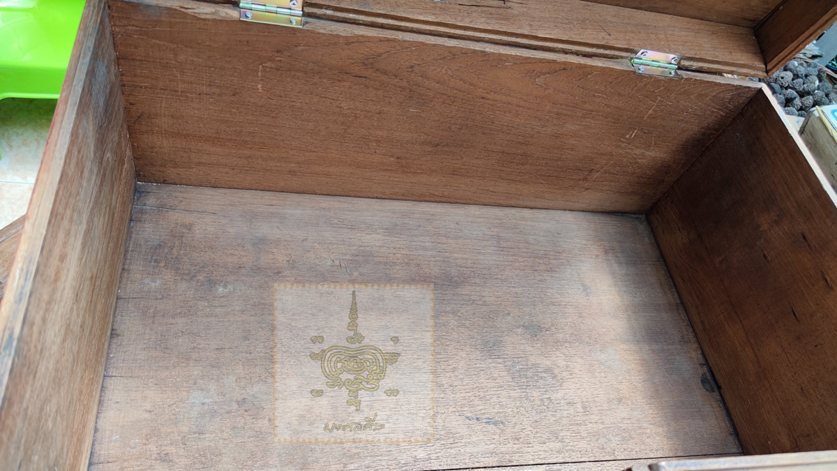 หีบไม้สักเก่า 2