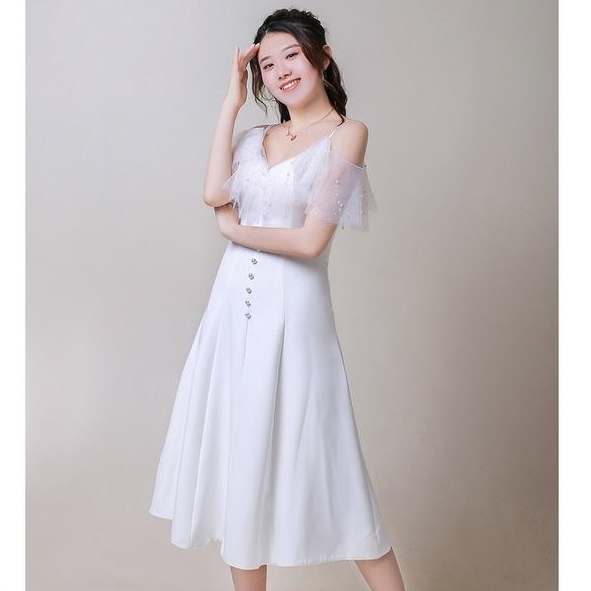 ชุดเดรสออกงานสีขาวสไตล์มินิมอล