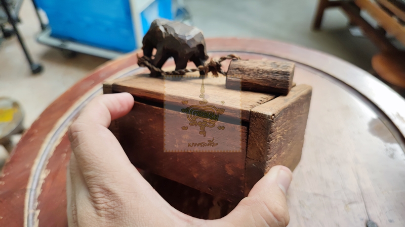 กล่องไม้ แกะสลักรูปช้าง