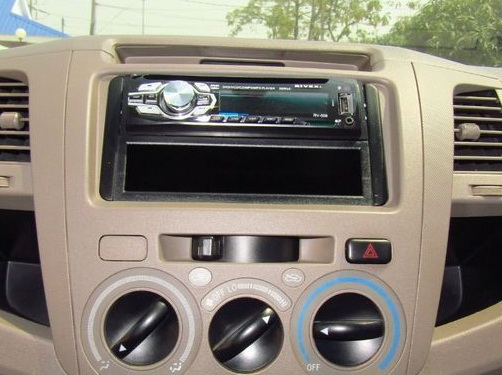 (R031) กรอบ วิทยุใส่จอ 6.2-7 inch. or 2 din. สำหรับรถยนต์ Toyota Vigo 2004-2010 , Fortuner 2004-2011 , Vios 2002-2007