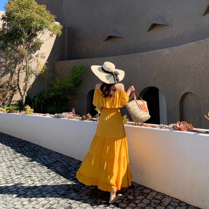 แม็กซี่เดรสยาวเปิดไหล่สีเหลือง กระโปรงยาวทรงบาน แฟชั่นชุดไปทะเล ชุดเที่ยวทะเล ชุดใส่เดินเล่นถ่ายรูปริมชายหาดสวยๆ