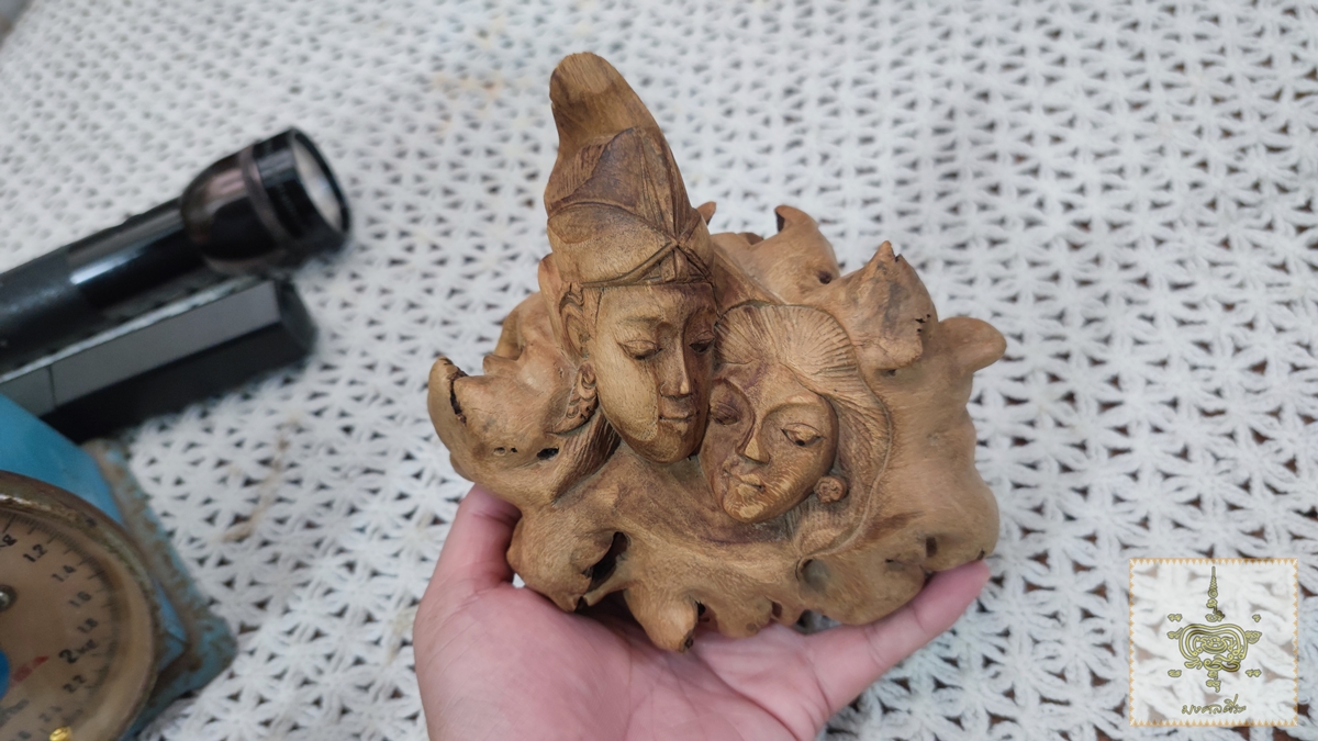 ไม้แกะคู่ งานบาหลี