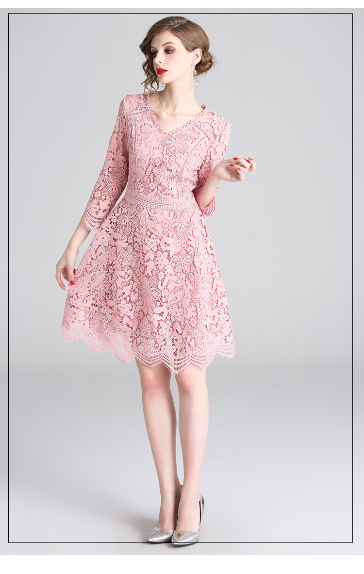 ชุดเดรสลูกไม้สีชมพู แนวเรียบร้อย สวยหวาน เรียบหรูดูแพง ดูสุภาพ