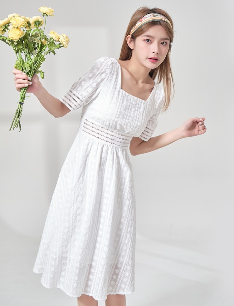 พร้อมส่ง !! ชุดเดรสสั้นสีขาว แขนสั้น ผ้าลูกไม้ฉลุ แนวเรียบร้อย สวยสุภาพ เรียบหรู