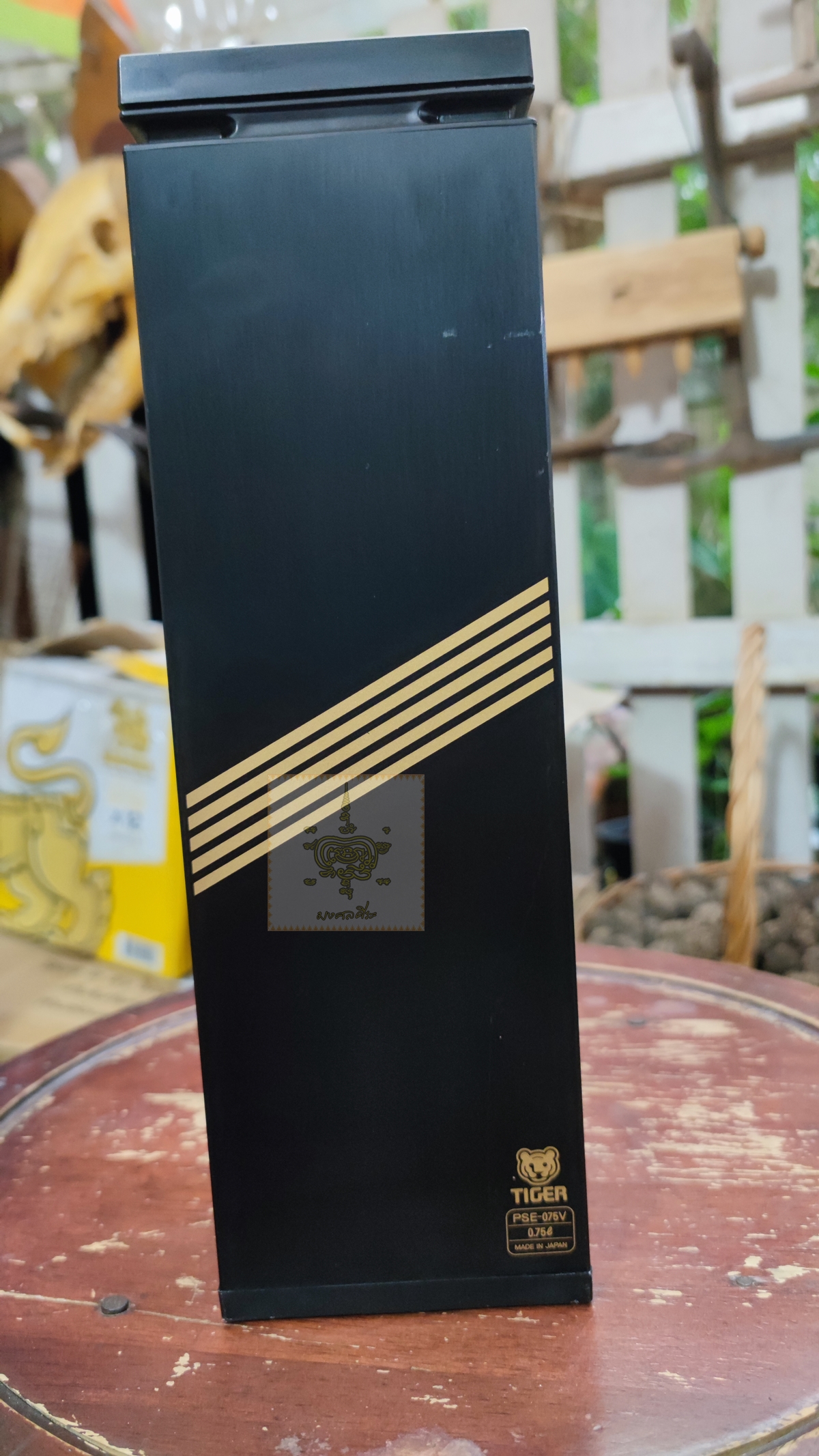 กระติกน้ำร้อนเก่า Mario Valentino ดีไซต์กล่องขวดเหล้า