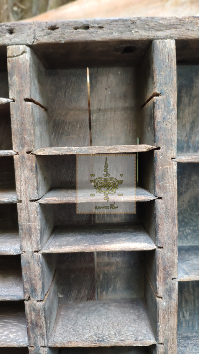 ชั้นแขวนไม้สักโบราณ ปรับช่องได้ 1