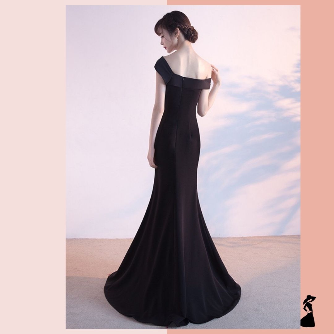 ชุดราตรี ชุดออกงาน ชุดไปงานแต่งงานสีดำ เดรสยาวทรงเปิดไหล่ แนวเรียบหรู สวยหรู ดูดี