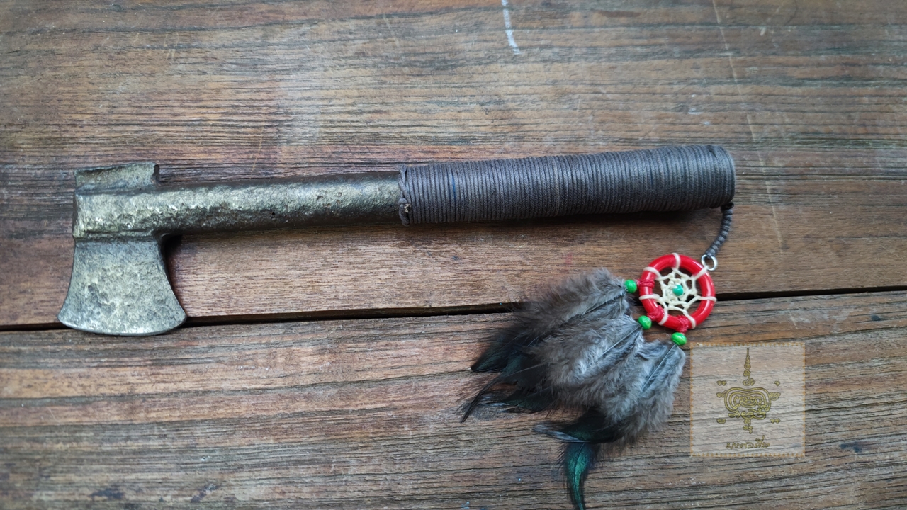 ขวานเหล็กชนเผ่า