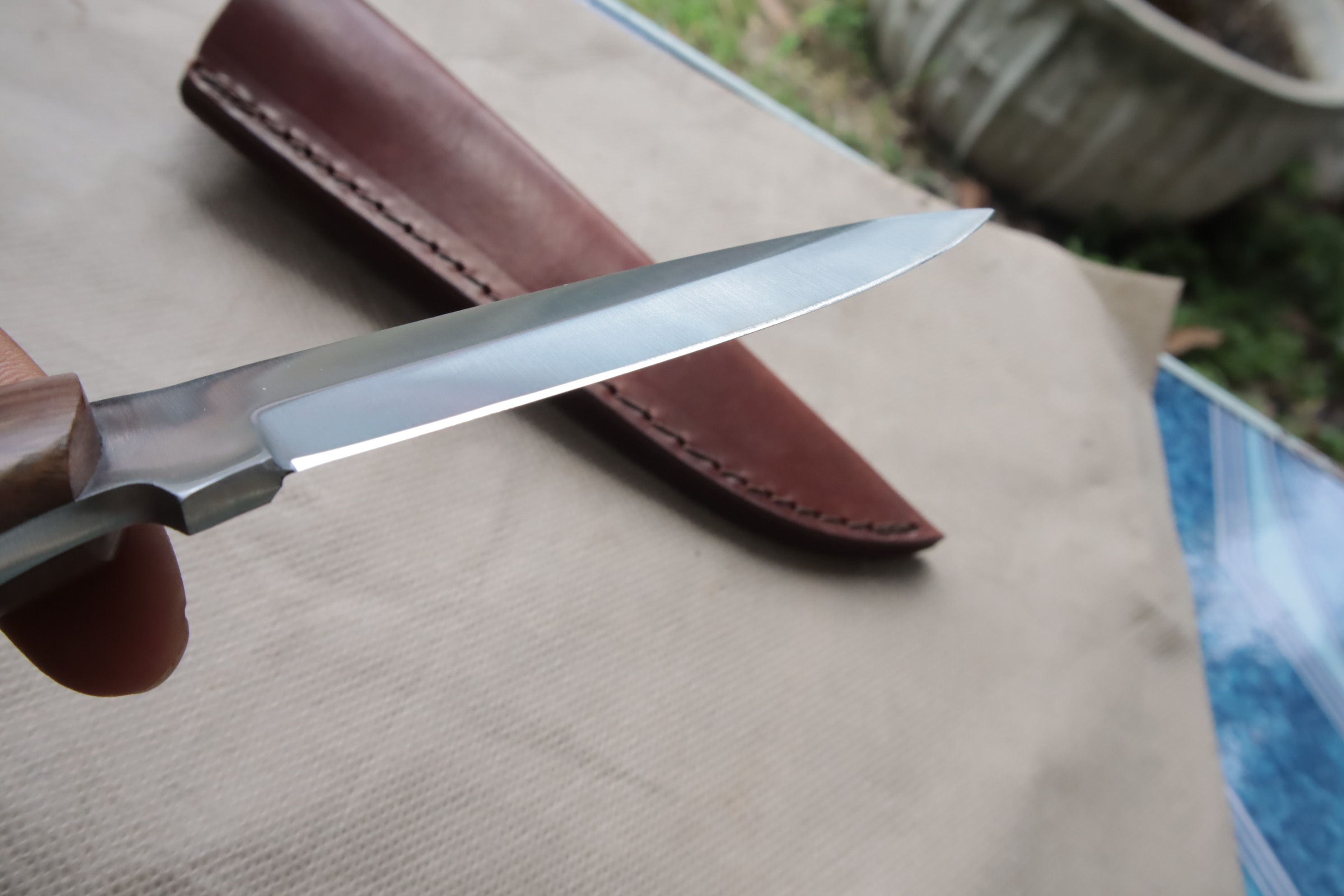 มีดเหล็ก D2 CFK IPAK Handmade D2 Custom Walnut Hunting Fish & Fowl Skinning Camp Blade Knife