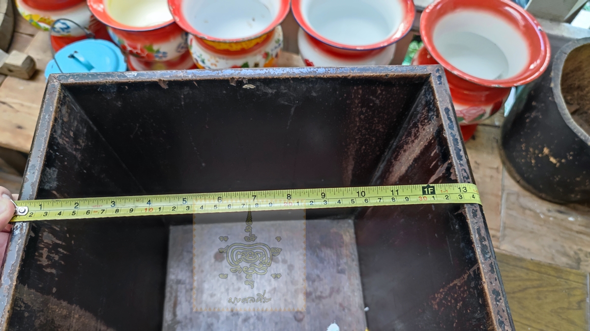 ถังขยะไม้งานโบราณ