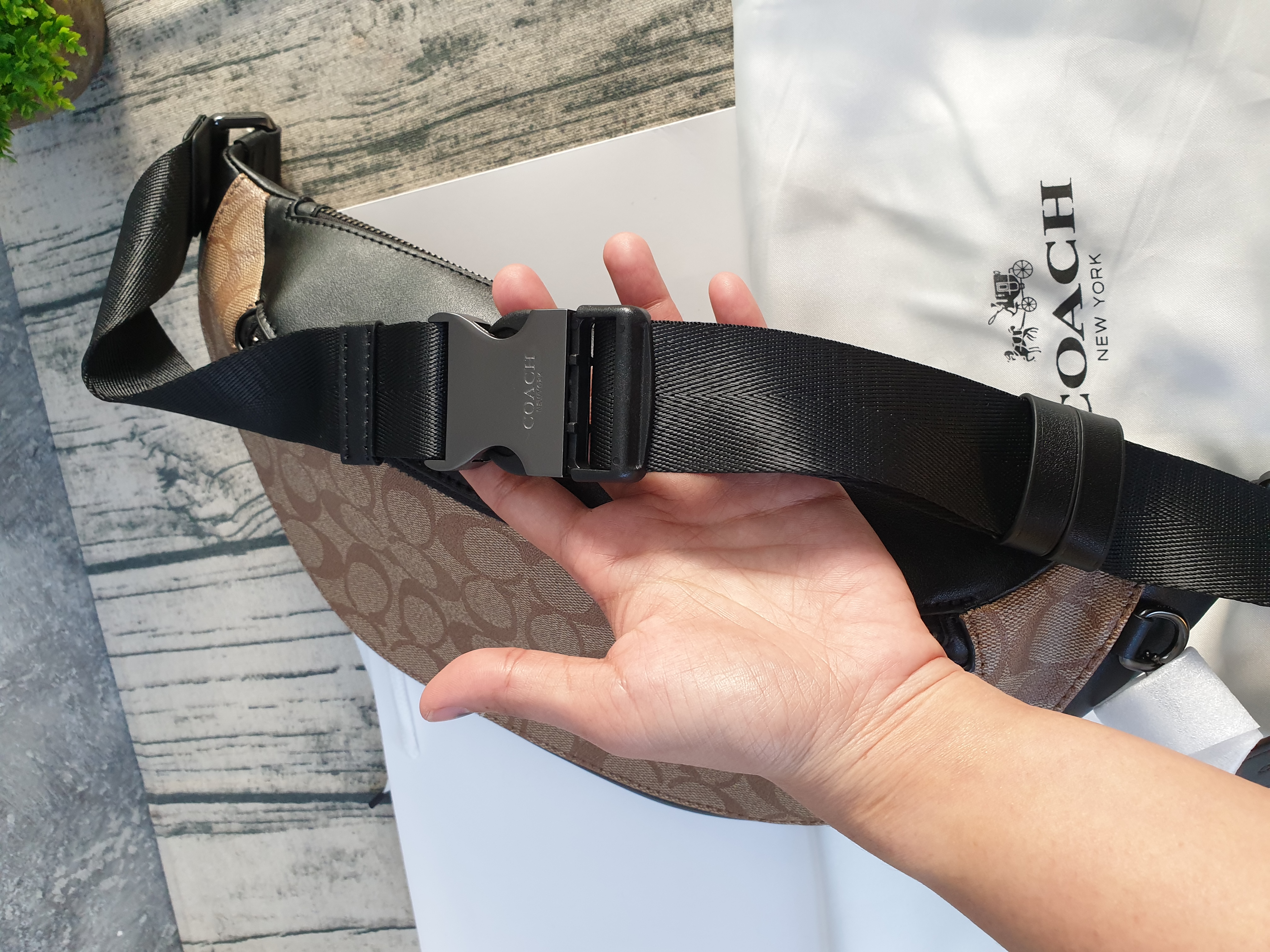 COACH WARREN BELT BAG IN SIGNATURE CANVAS (COACH F78777)