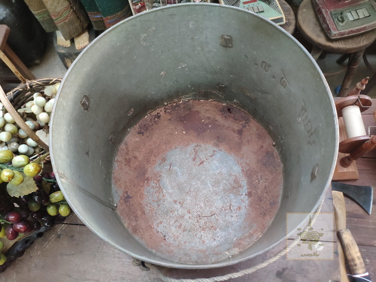 ถังสังกะสีเก่า ใส่ของมีฝาปิด