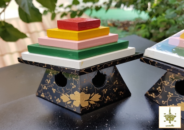 แท่นโชว์ซูชิ 4 ชิ้น