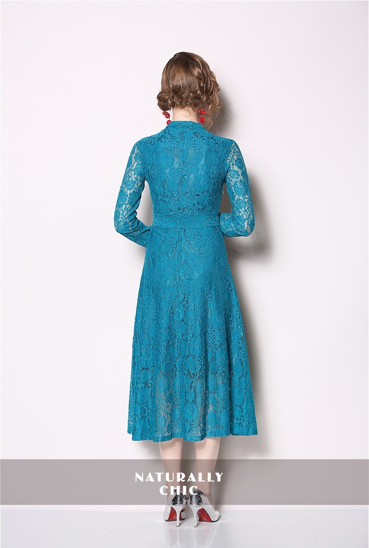 ชุดเดรสยาวสีฟ้าอมเขียว ผ้าลูกไม้ แขนยาว