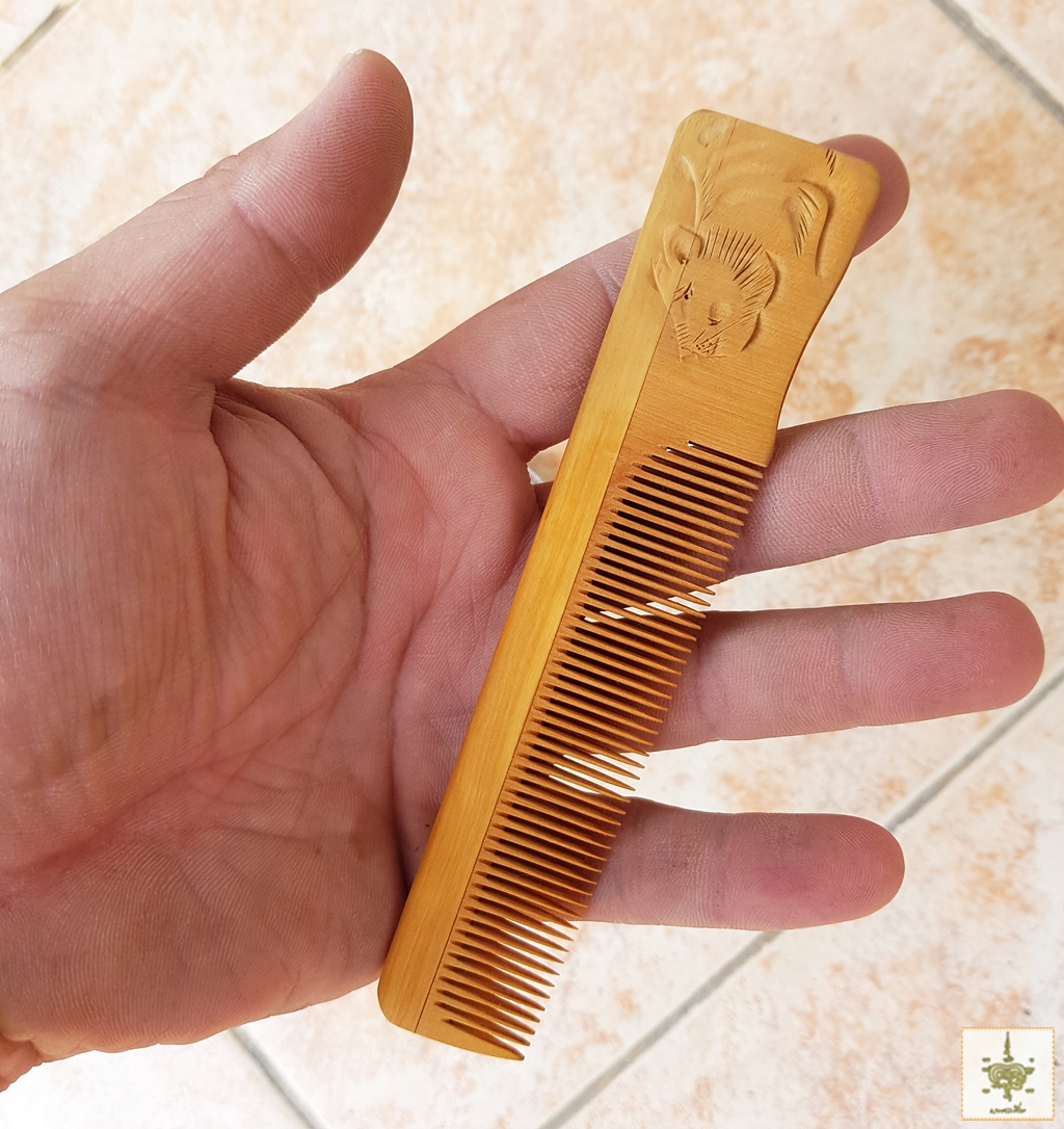 หวีไม้แกะลายเสือ จากญี่ปุ่น