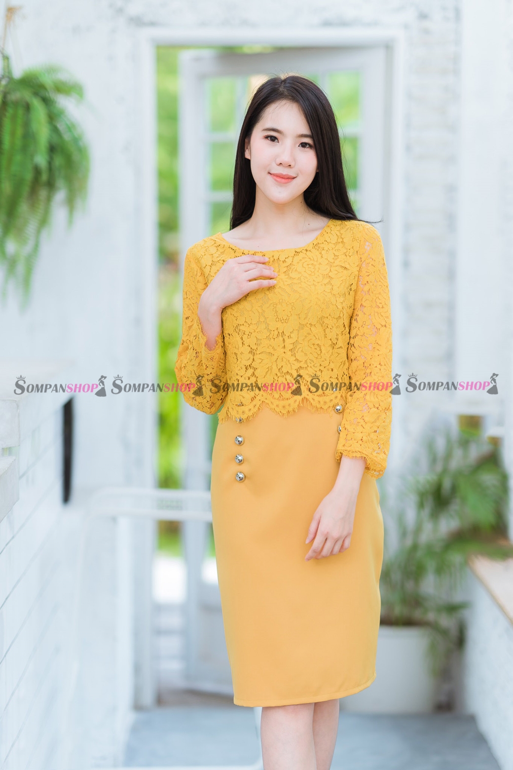 ชุดเดรสสีเหลือง ทรงเอเข้ารูป แต่งลูกไม้ แนวเรียบร้อย ใส่ทำงาน