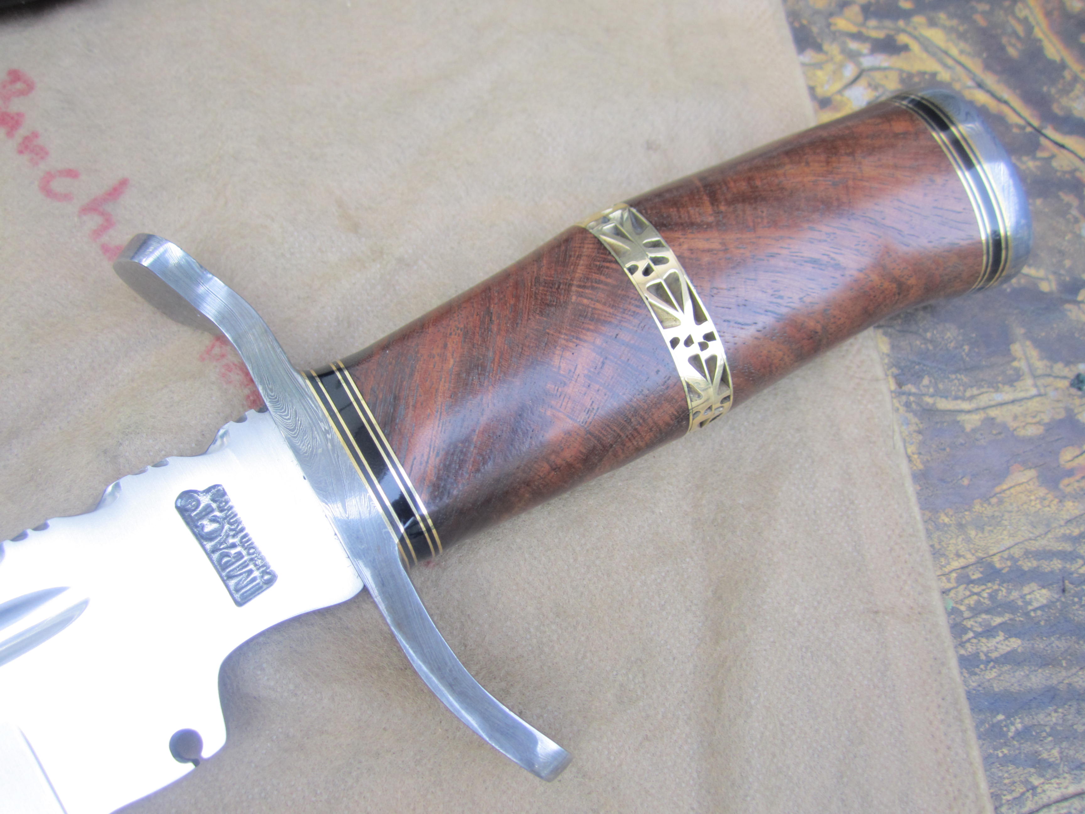 มีดใบตาย UK IMPACT CUTLERY RARE CUSTOM D2 LARGE COMBAT BOWIE KNIFE BURL WOOD DAMASCUS GUARD