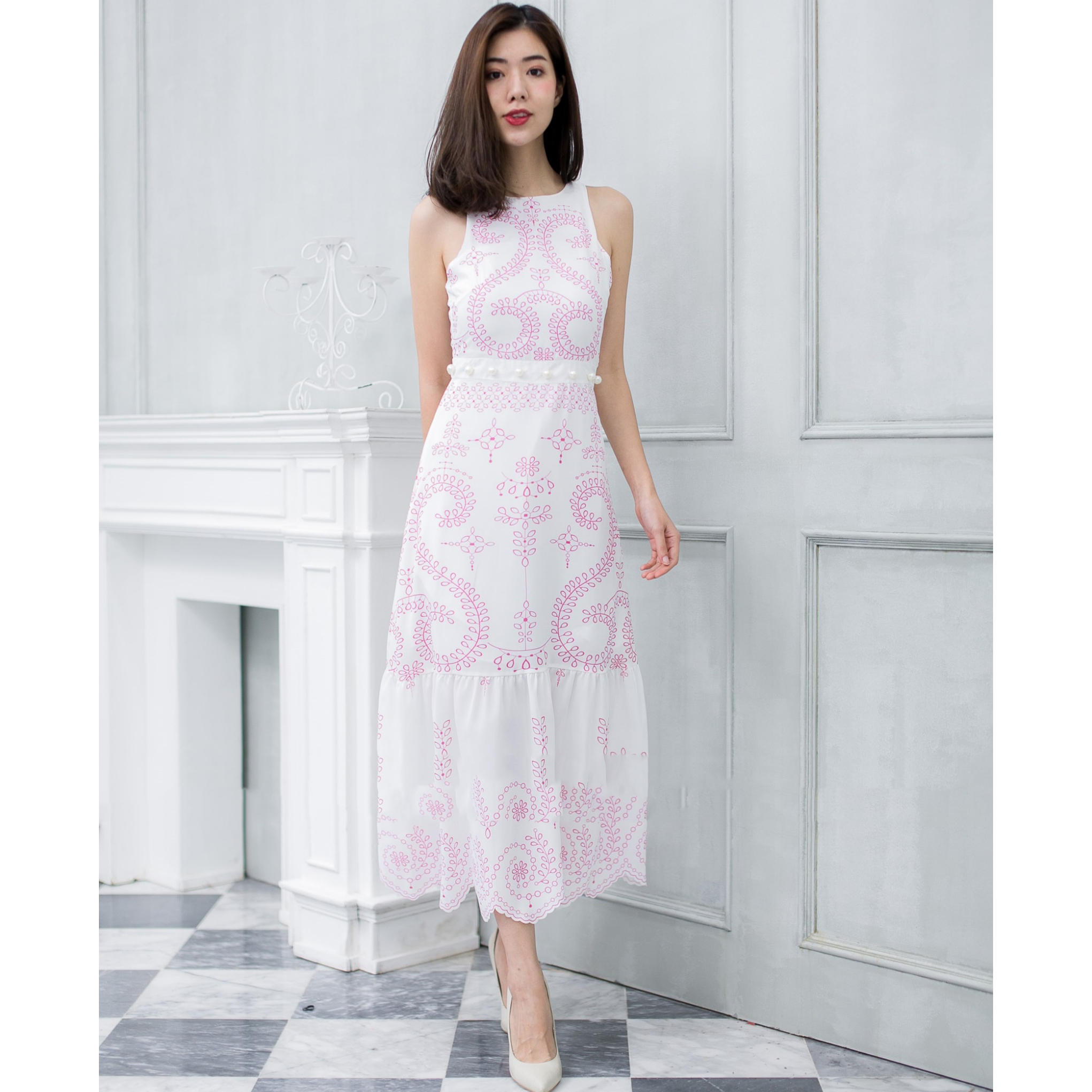 Sale ชุดเดรสยาวสีขาว ปักลายสีชมพู ลายสวยเก๋ สไตล์สวยใส่ คุณหนูๆๆ