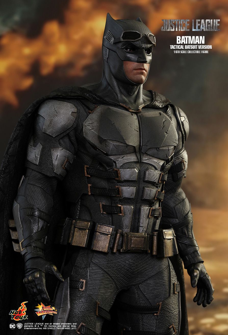 HOT TOYS 1/6 BATMAN (TACTICAL BATSUIT VERSION)