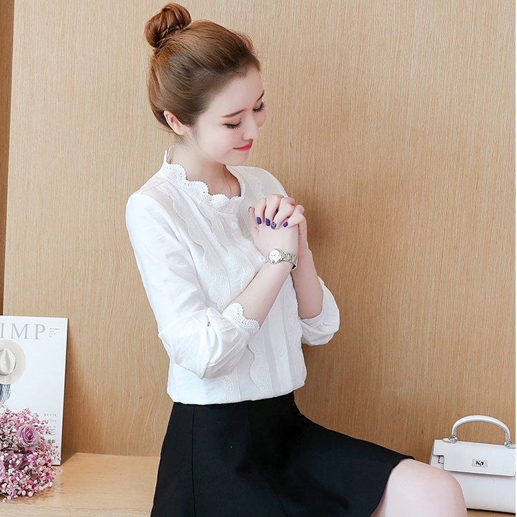 เสื้อเชิ้ตผู้หญิงทำงานสีขาว แขนยาว แต่งระบายลูกไม้