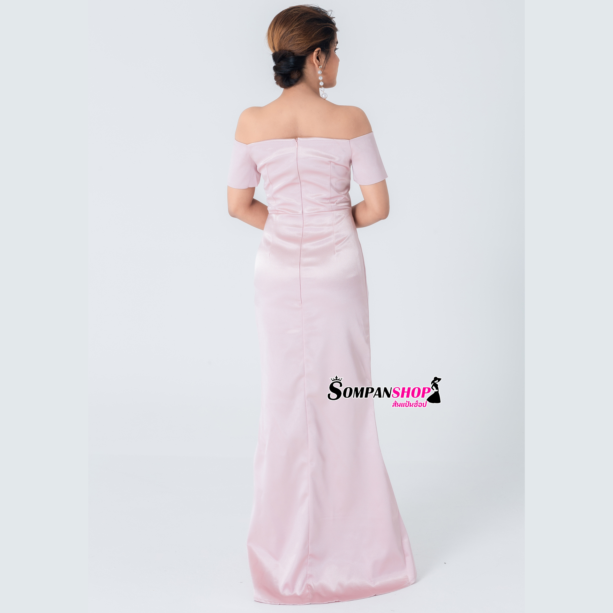 ชุดออกงานราตรียาวสีชมพู เปิดไหล่ เรียบหรูดูแพง สวยดูดี ใส่ออกงานราตรี ไปงานแต่งงาน งานเลี้ยง งานบายเนียร์