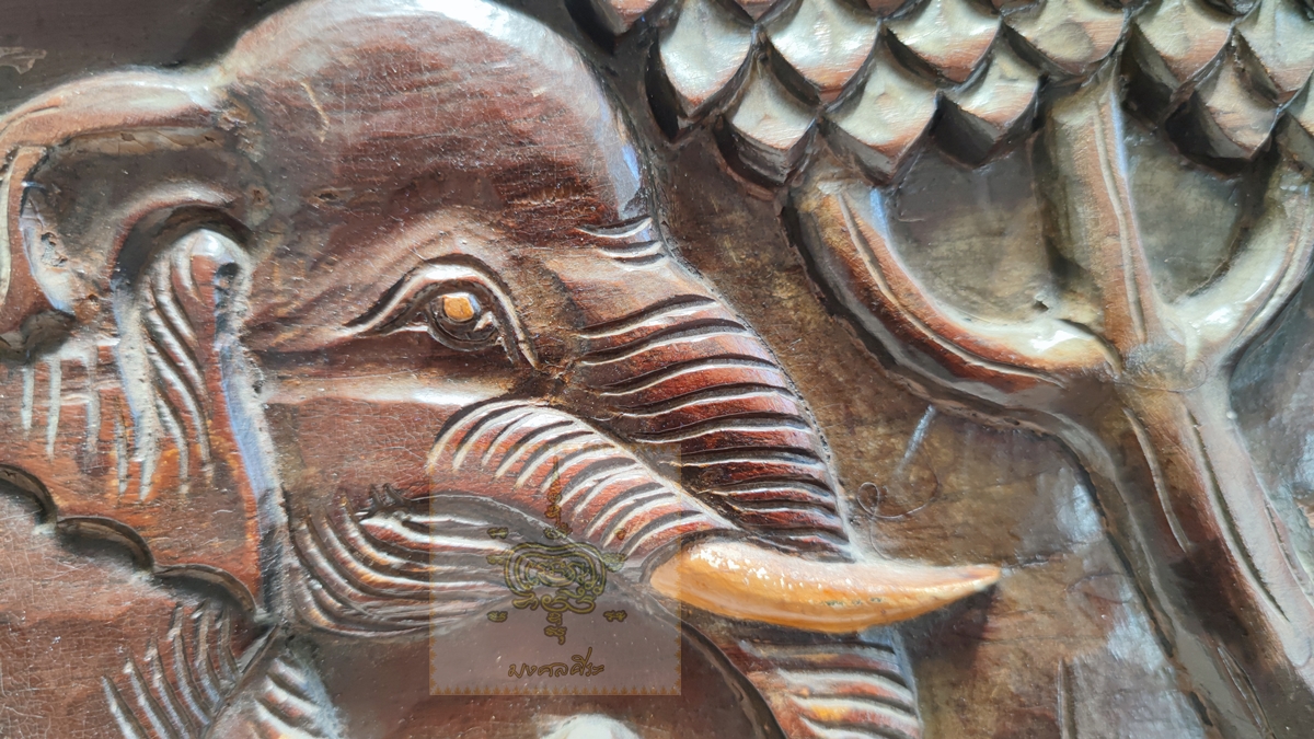 แผ่นไม้แกะสลัก รูปช้าง งานเก่าโบราณ