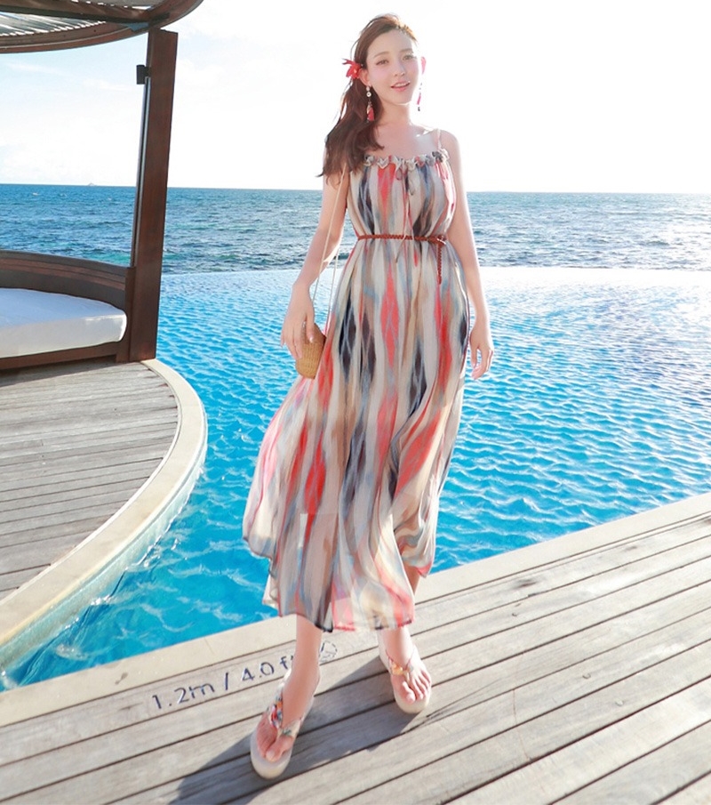 ชุดใส่เที่ยวทะเล เดรสยาวลายกราฟฟิค สายเดี่ยว ทรงปล่อย ผ้าชีฟอง แฟชั่นชุดใส่เที่ยวทะเล ไอเดียชุดแต่งตัวไปเที่ยวทะเล ใครมีแพลนไปทะเลแต่ยังไม่ได้หาชุดต้องดู!