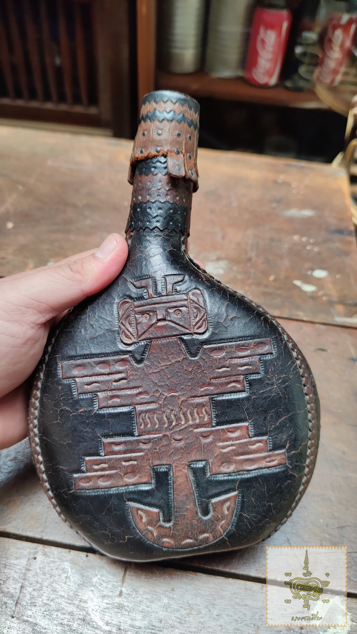 ขวดห่อด้วยหนังแกะลาย มายา อินคา เอสเทค จากโคลัมเบีย ขนาดใหญ่