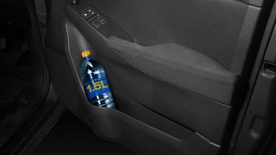 spark-interior-3-cubbottleslot-desktop