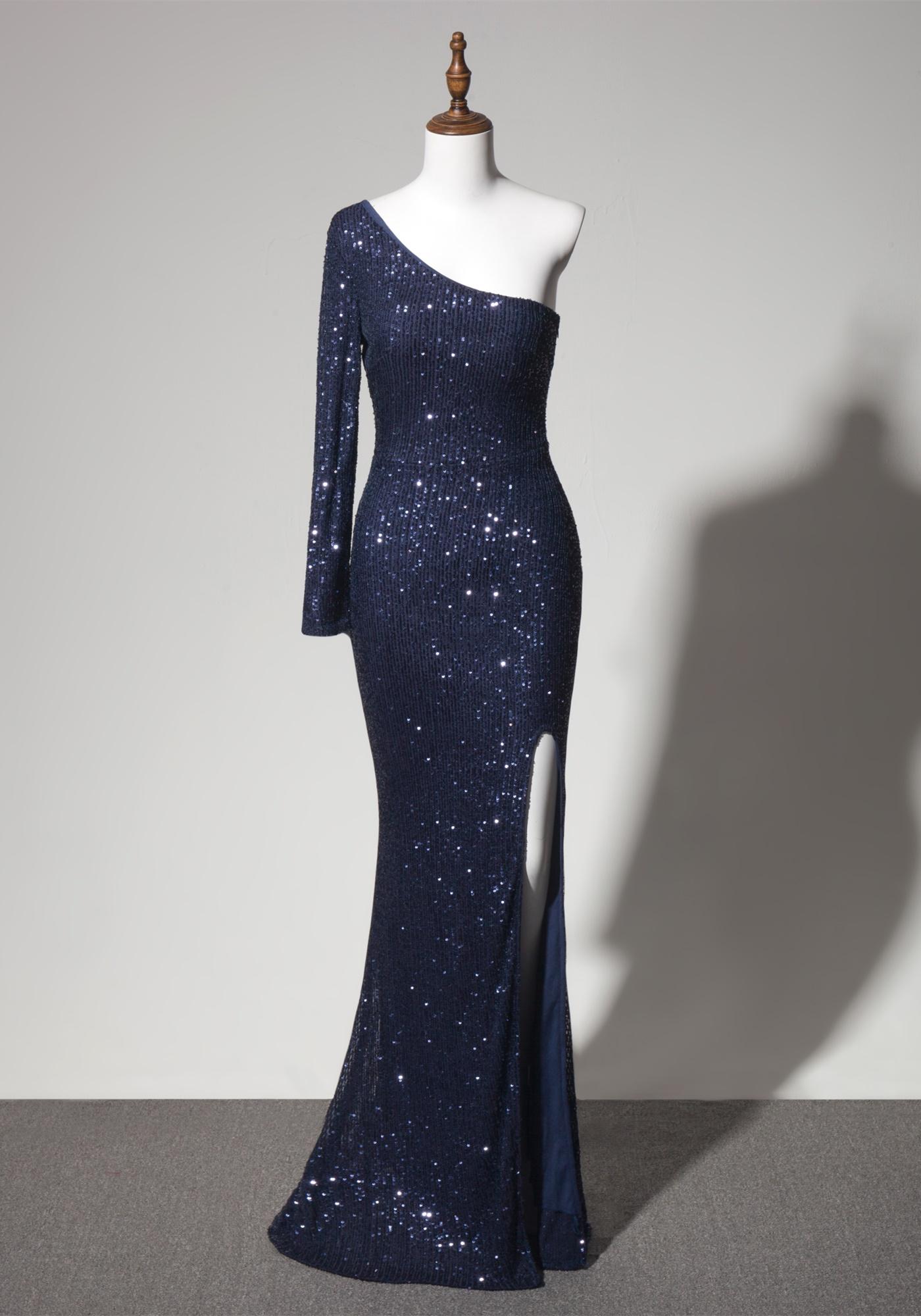 ชุดราตรียาวสีน้ำเงินกรมท่า ไหล่เฉียงข้างแขนยาว ผ้าปักเลื่อม สวยๆ เรียบหรู ดูดี แบบสวยทัน สมัย ใส่ออกงาน งานราตรี ไปงานแต่ง