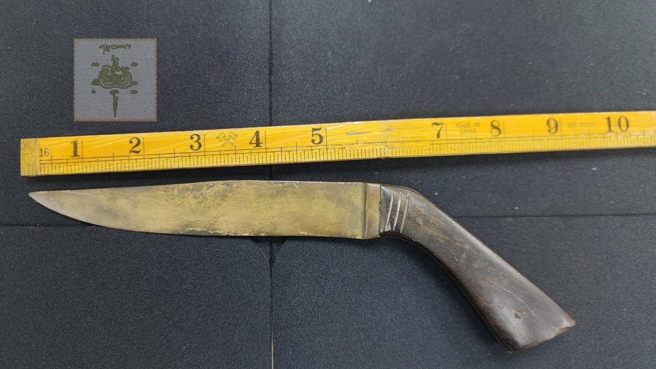 มีดหมอด้ามปืน สำริดลงหิน หลวงพ่อโศก วัดปากคลองบางครก