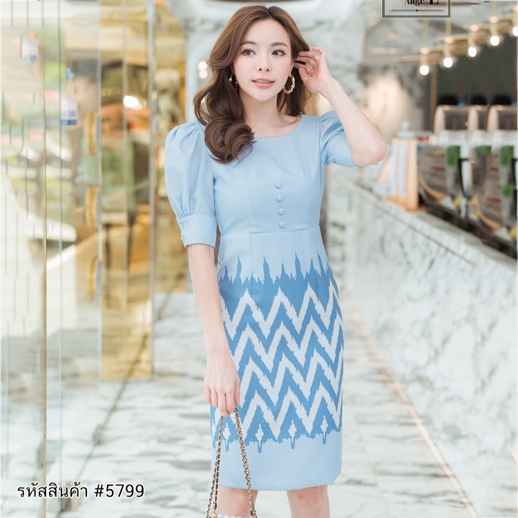 ชุดเดรสสั้นสีฟ้า พิมพ์ลายไทย แขนสั้นตุ๊กตา เดรสทรงเอเข้ารูปทรงสวย แนวเรียบร้อย สวยๆใส่ทำงาน