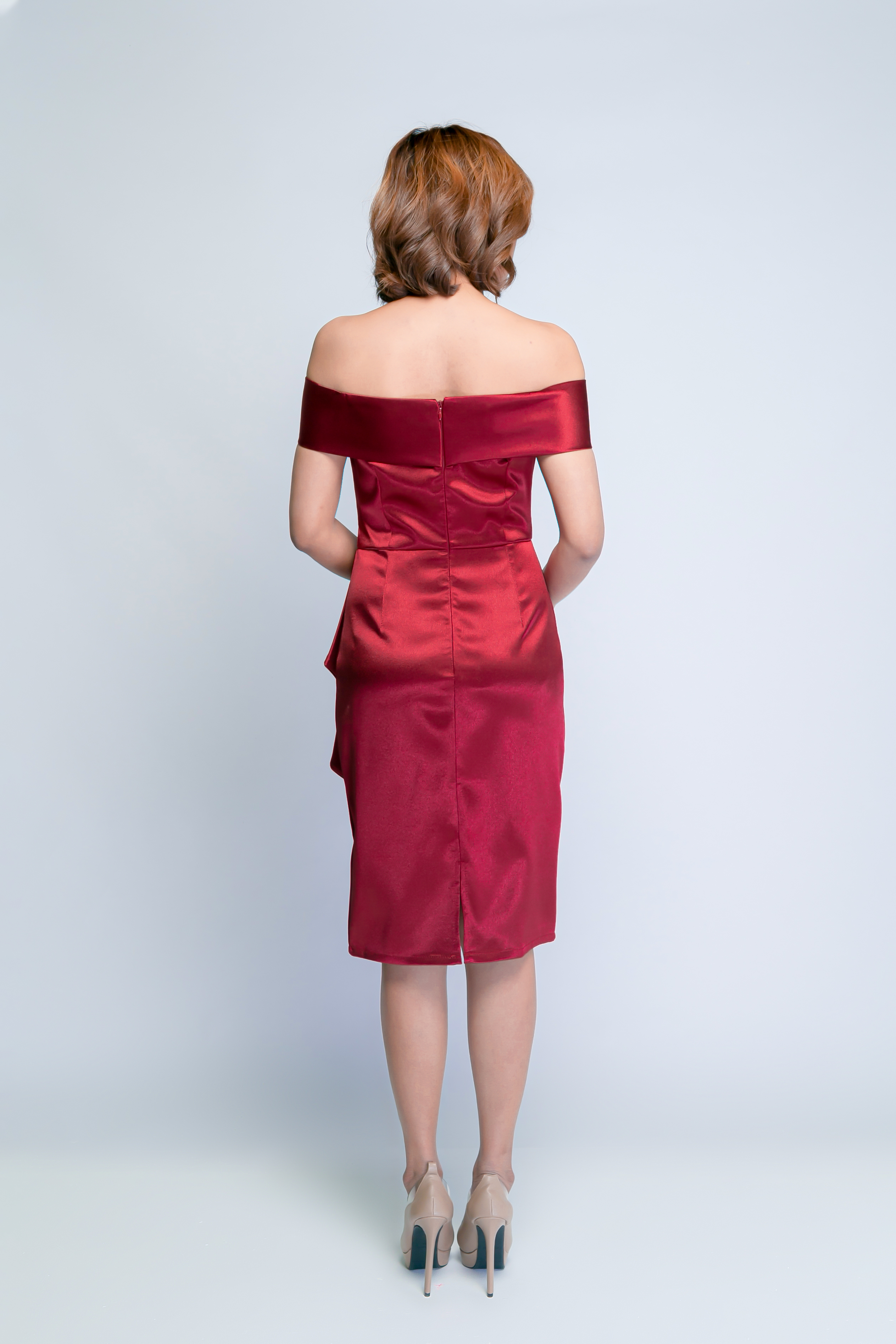 ชุดราตรี ชุดออกงาน ชุดไปงานแต่งงานงานสีแดง เปิดไหล่ เอวจีบระบาย กระโปรงทรงดินสอ แนวเรียบหรูดูแพง