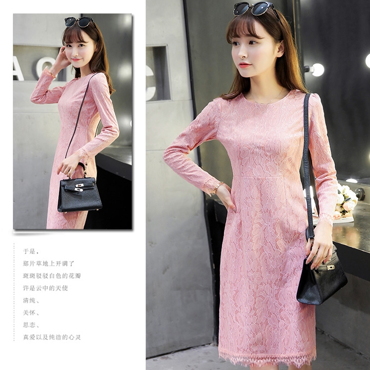 ชุดเดรสสั้นสีชมพู ผ้าลูกไม้ แขนยาว ทรงเข้ารูป