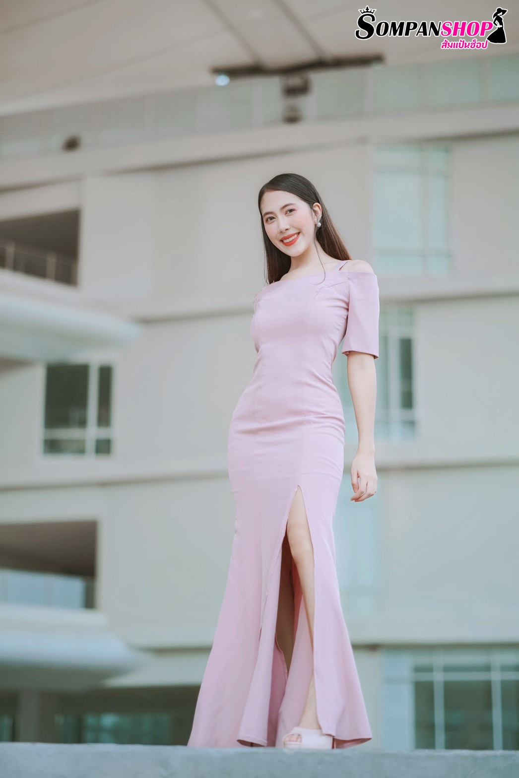 ชุดราตรี ชุดออกงาน ชุดไปงานแต่งงานสีชมพู เดรสยาวทรงสายเดี่ยวเปิดไหล่แขนสามส่วน แนวเรียบหรู สวยหรูดูแพง