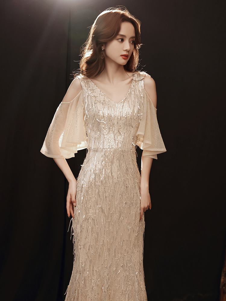 ชุดราตรี ชุดออกงาน ชุดไปงานแต่งงานสีครีมทอง ผ้าปักเลื่อม กระโปรงทรงหางปลา แนวเรียบหรู สวยสง่า ดูอลัง