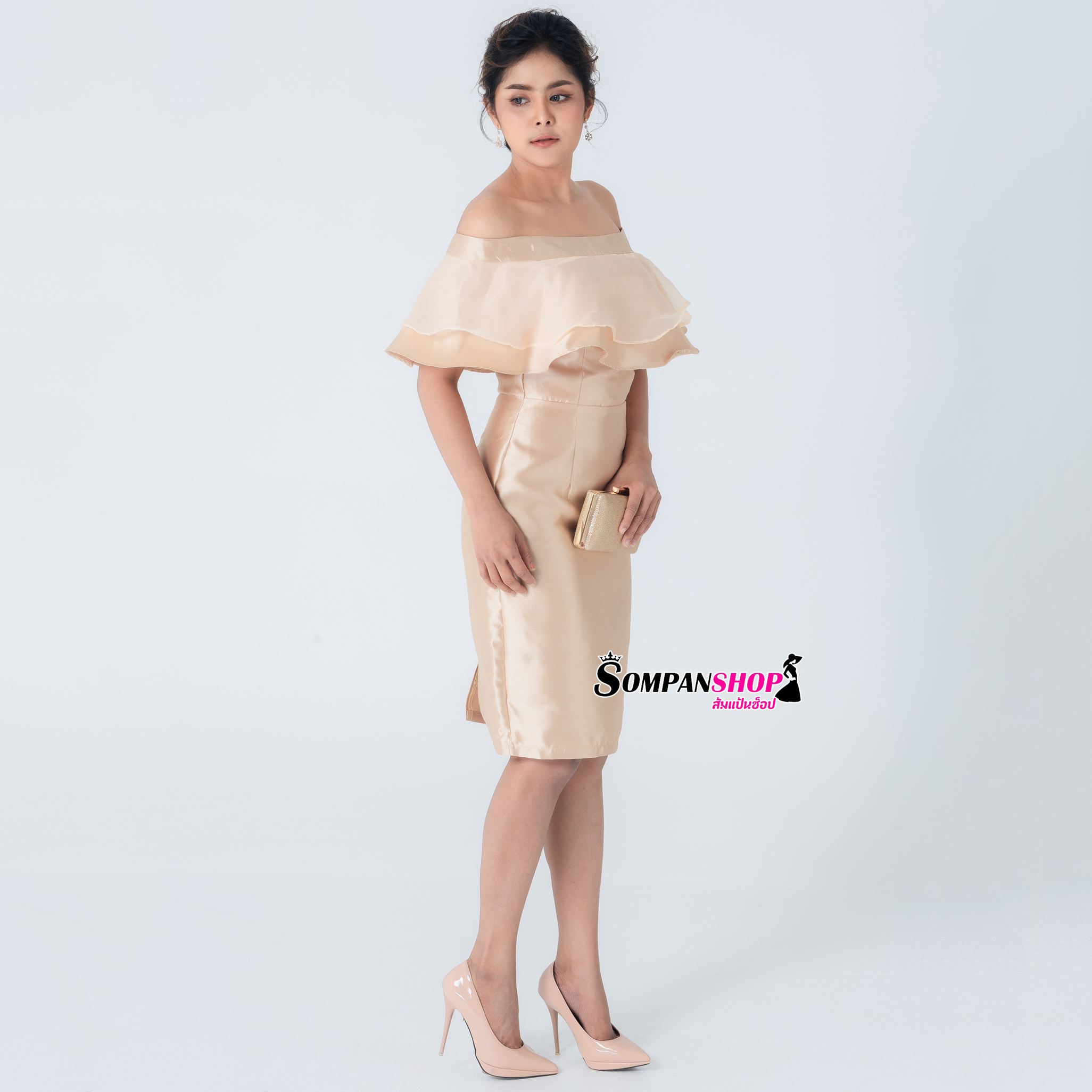 ชุดราตรี ชุดออกงาน ชุดไปงานแต่งงานสีทอง ทรงเปิดไหล่แต่งระบาย แนวเรียบหรู สวยสง่า ดูแพง