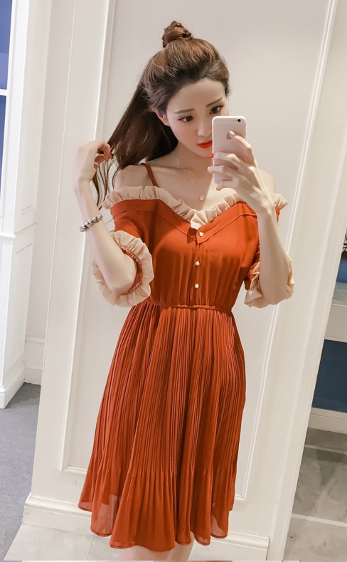 ชุดเดรสสั้นสีน้ำตาล เปิดไหล่ สายเดี่ยว สวยๆ น่ารัก สดใส ใส่ไปเที่ยวทะเล