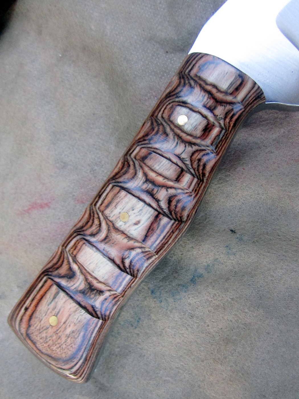 มีดเหล็ก A2 Custom A2 Steel Trailing Point Hunting Knife Micarta Handle AE112