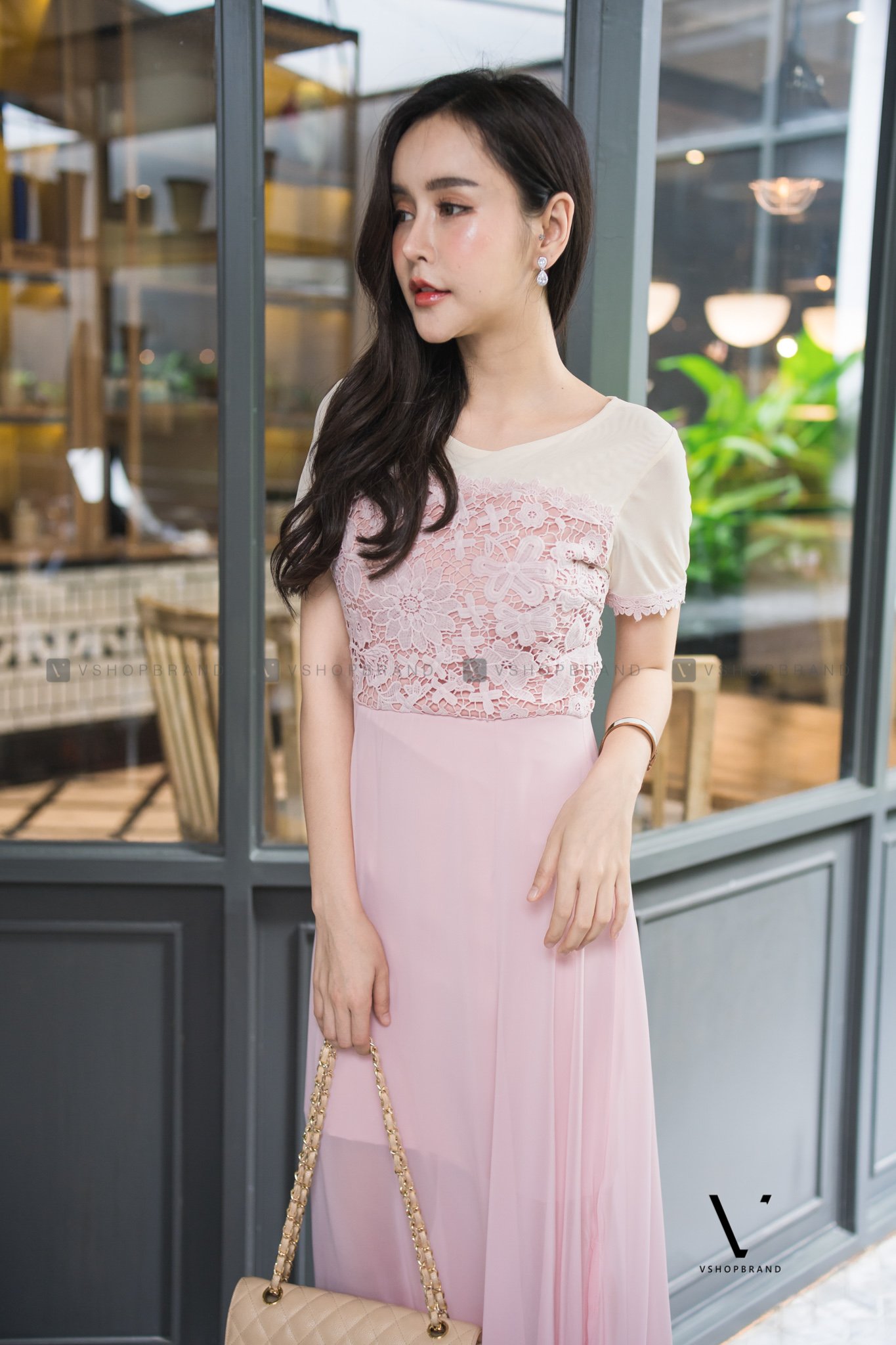 ชุดเดรสยาวสีเทา แนวสวยหวาน ดูดี