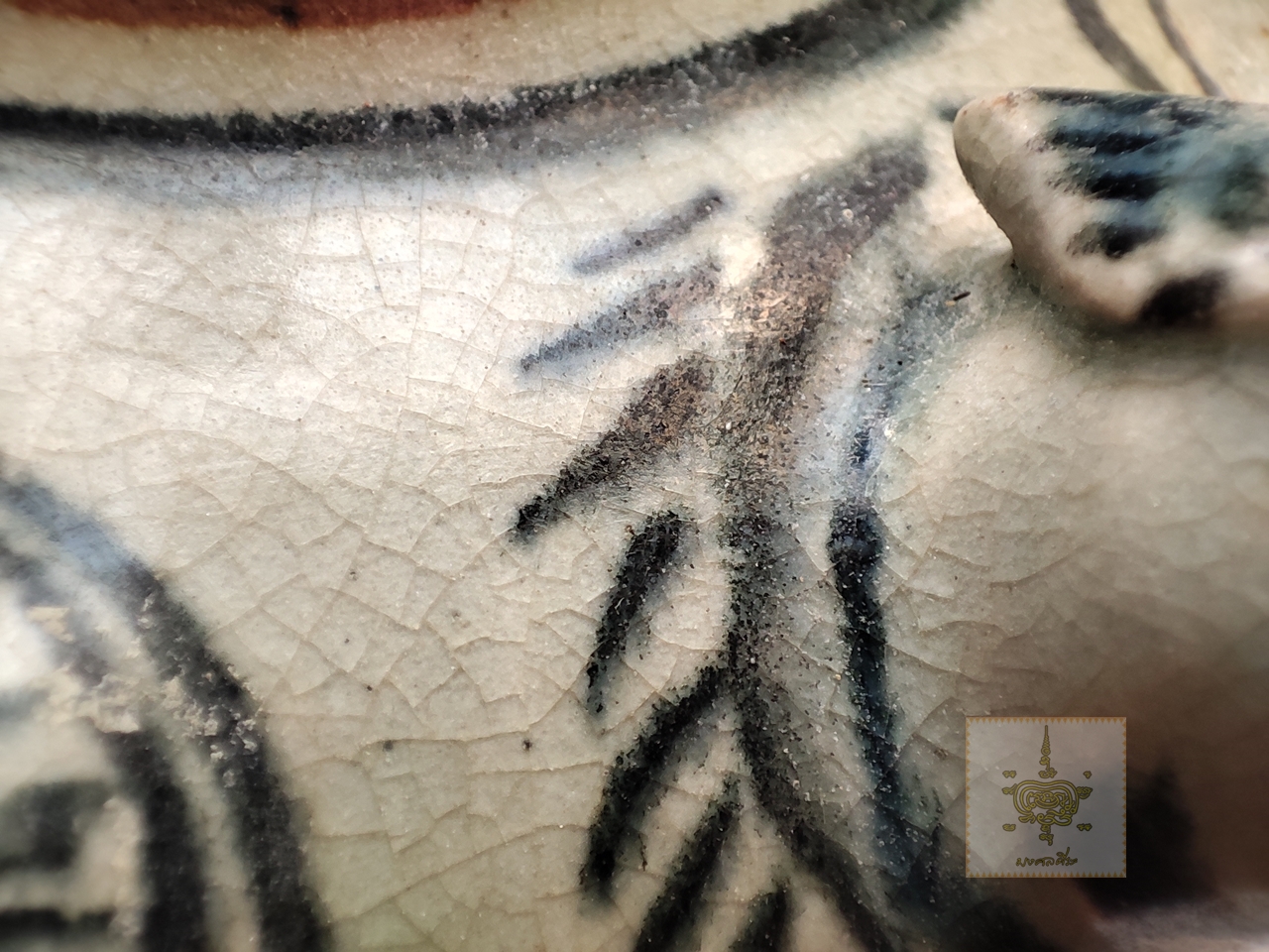 ไหนกเครื่องสังคโลก เขียนลายเคลือบขาว