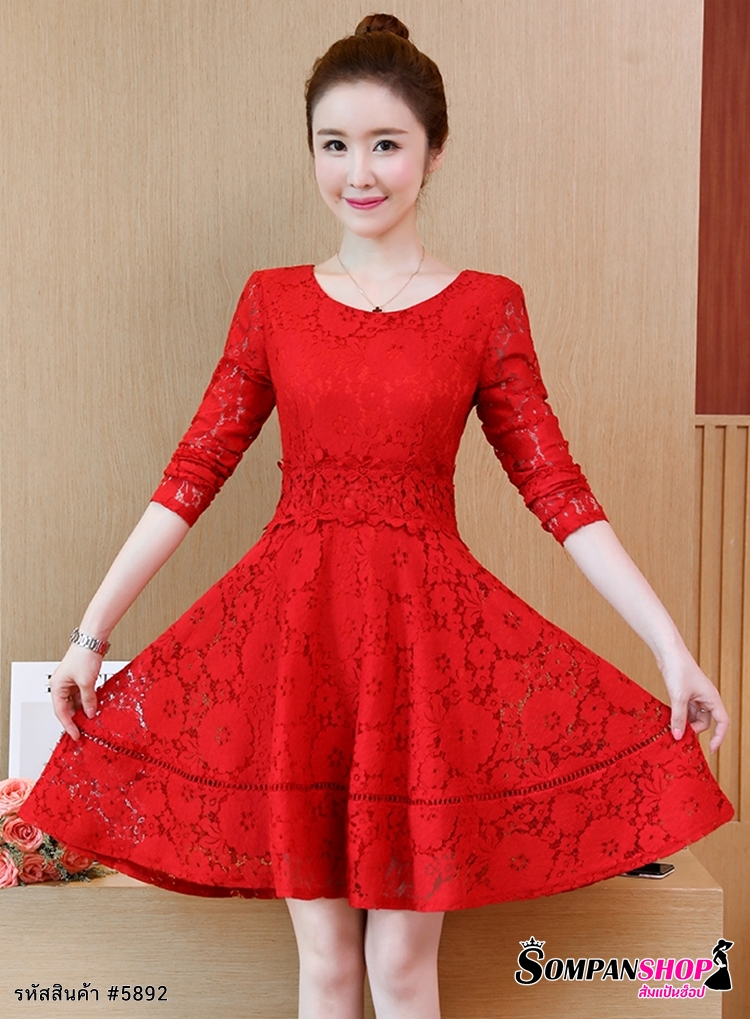 ชุดเดรสสั้นสีแดง แขนยาว กระโปรงทรงบาน แนวเรียบร้อย สวยสุภาพ ดูดี ใส่ทำงาน ใส่ไปงานแต่งเช้า