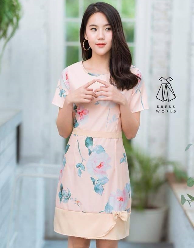 ชุดเดรสสั้นสีครีมเบจ ลายดอกไม้ ทรงสอบ แขนสั้น กระโปรงแต่งโบว์น่ารักๆ