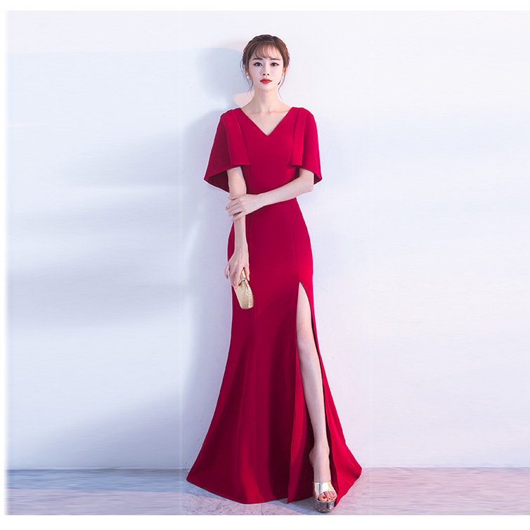ชุดราตรียาวสีแดง แขนปีกค้างคาว เรียบหรูดูแพง สวยดูดี เหมาะสำหรับชุดออกงานต่างๆ ชุดราตรี ชุดไปงานแต่งงาน ชุดงานประกวด งานรับรางวัล